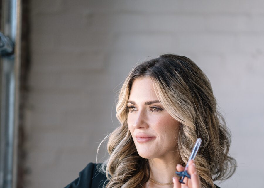 Aesthetic injector considering treatment options